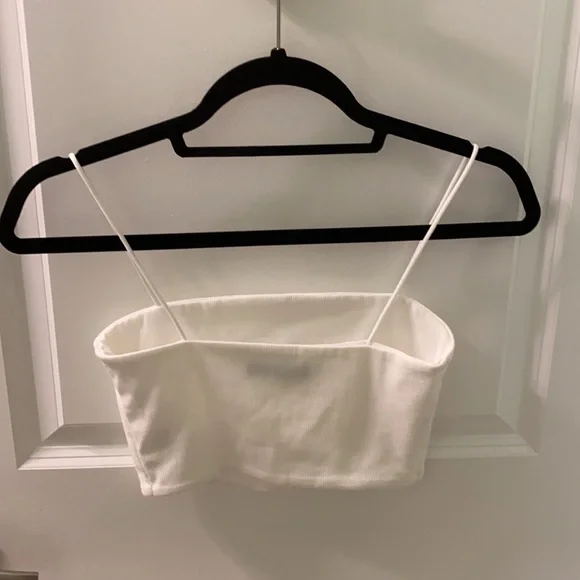 White spaghetti strap crop top - Picture 2 of 3